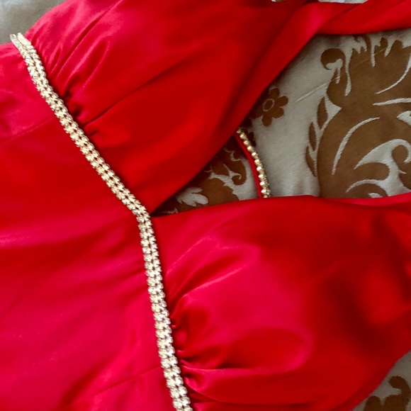 Red long silk dress. With diamonds. - Picture 3 of 4